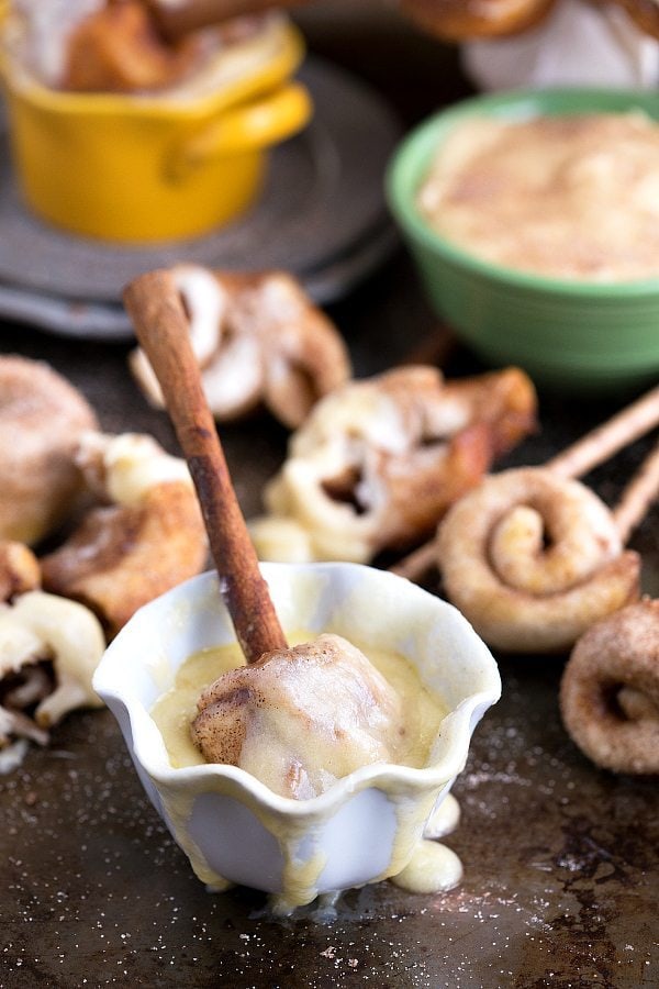 cinnamon roll fondue