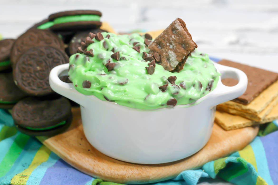 mint chocolate chip cheesecake dip 