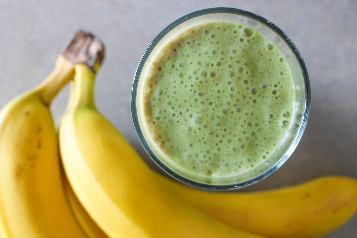 matcha almond milk smoothie with bananas