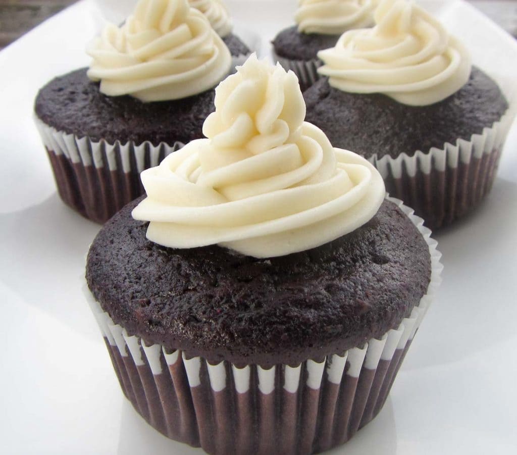 old fashioned buttercream icing for chocolate cupcakes