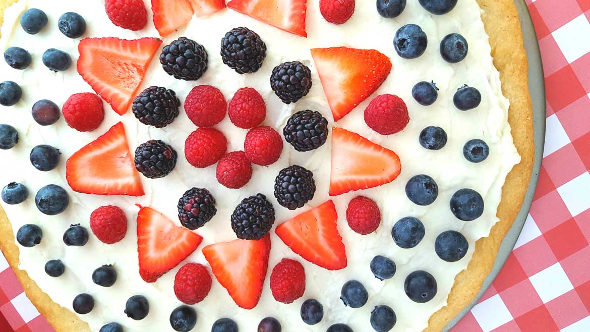 Strawberry Pizza Recipe with Sugar Cookie Crust
