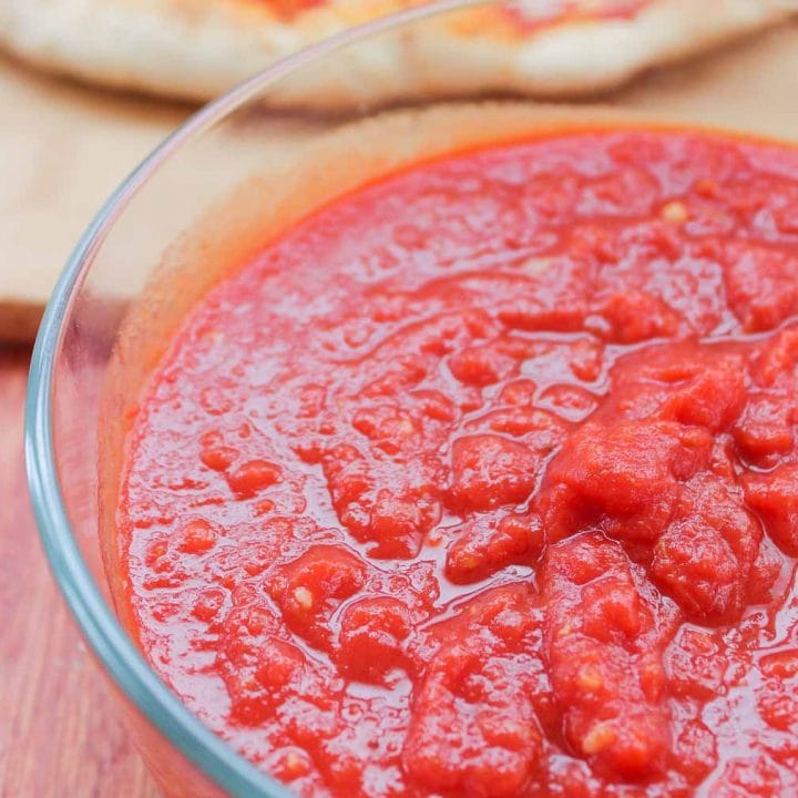 homemade pizza sauce with fresh tomatoes