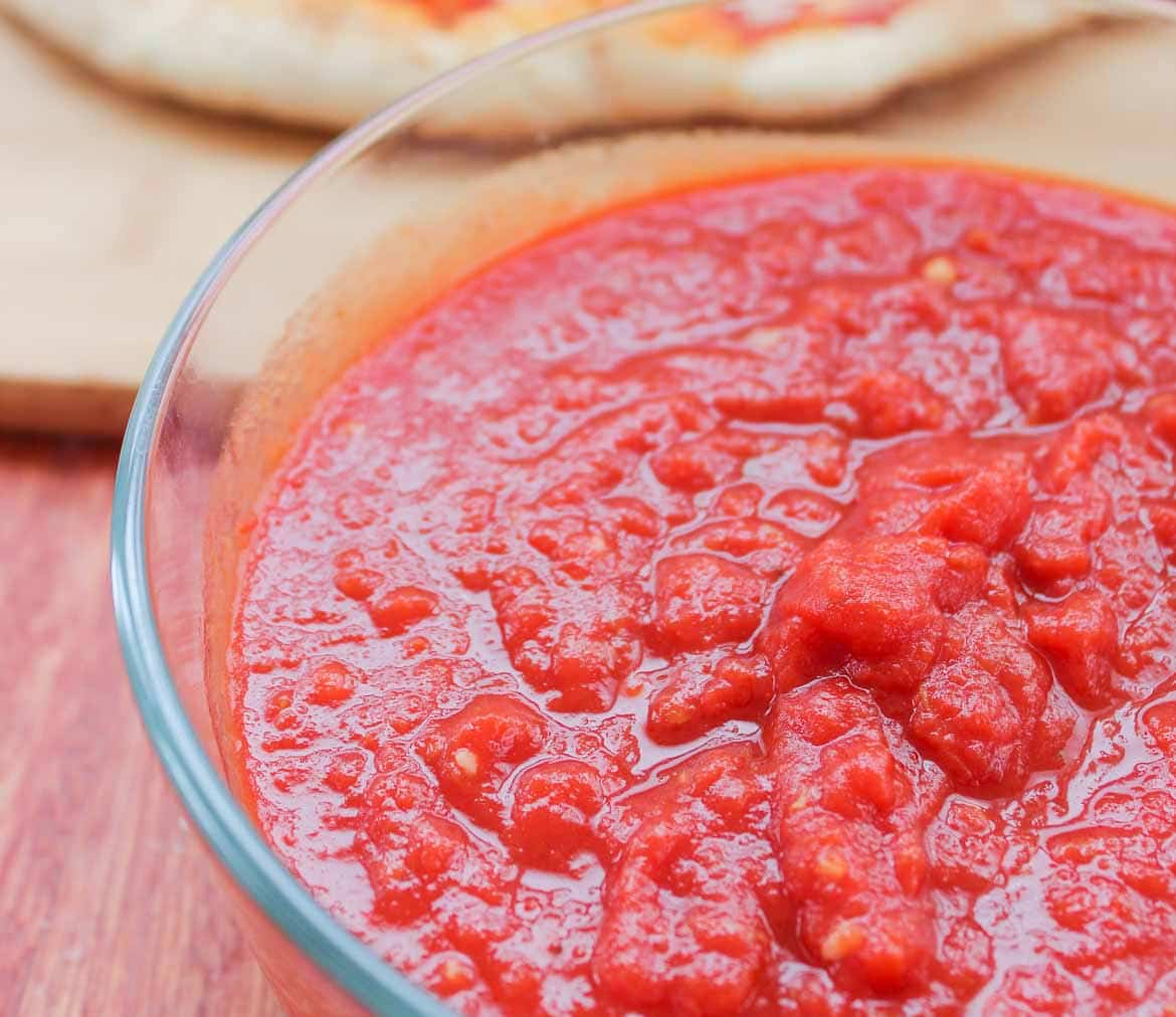 homemade pizza sauce with fresh tomatoes