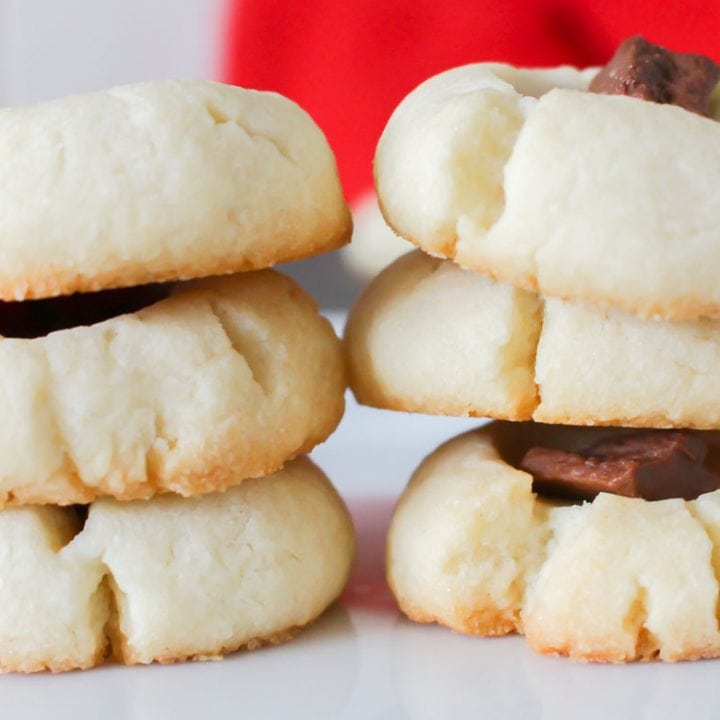 thumbprint cookies with chocolate filling