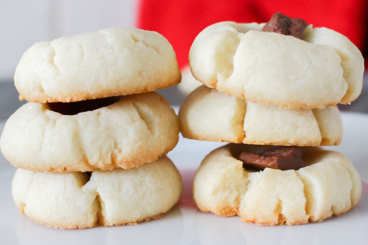 thumbprint cookies with chocolate filling