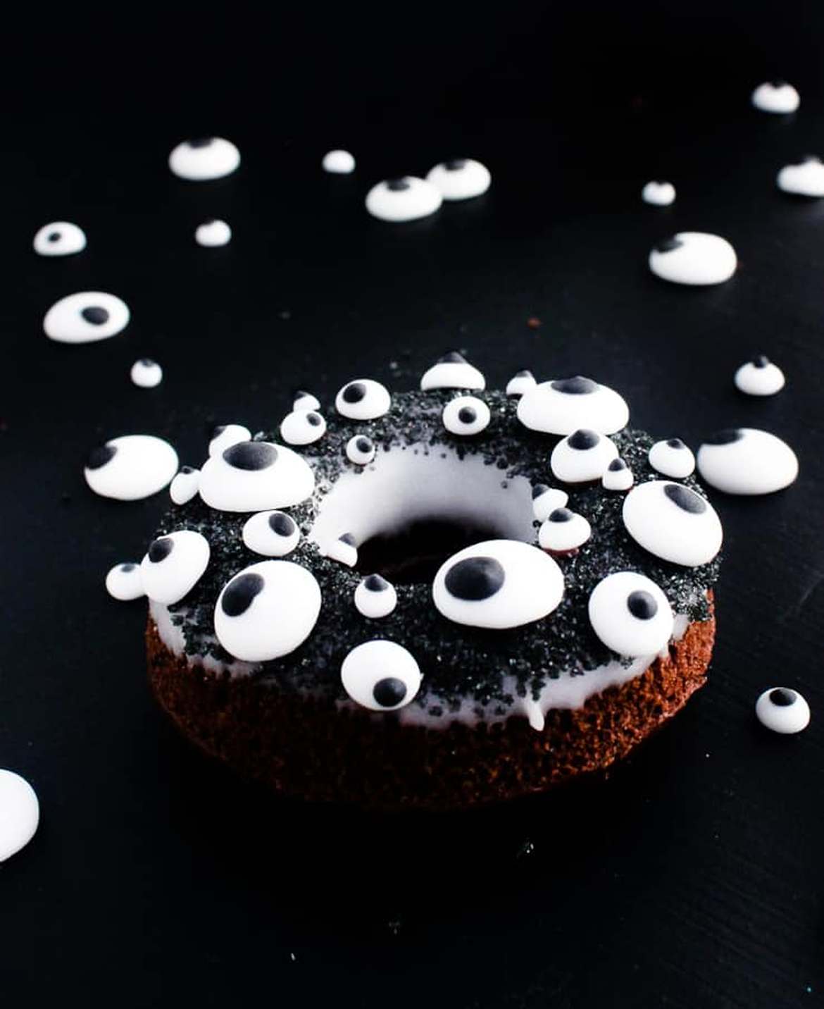 easy monster eye doughnuts