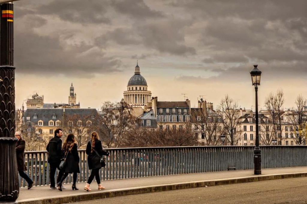 Walking the Siene River in Paris