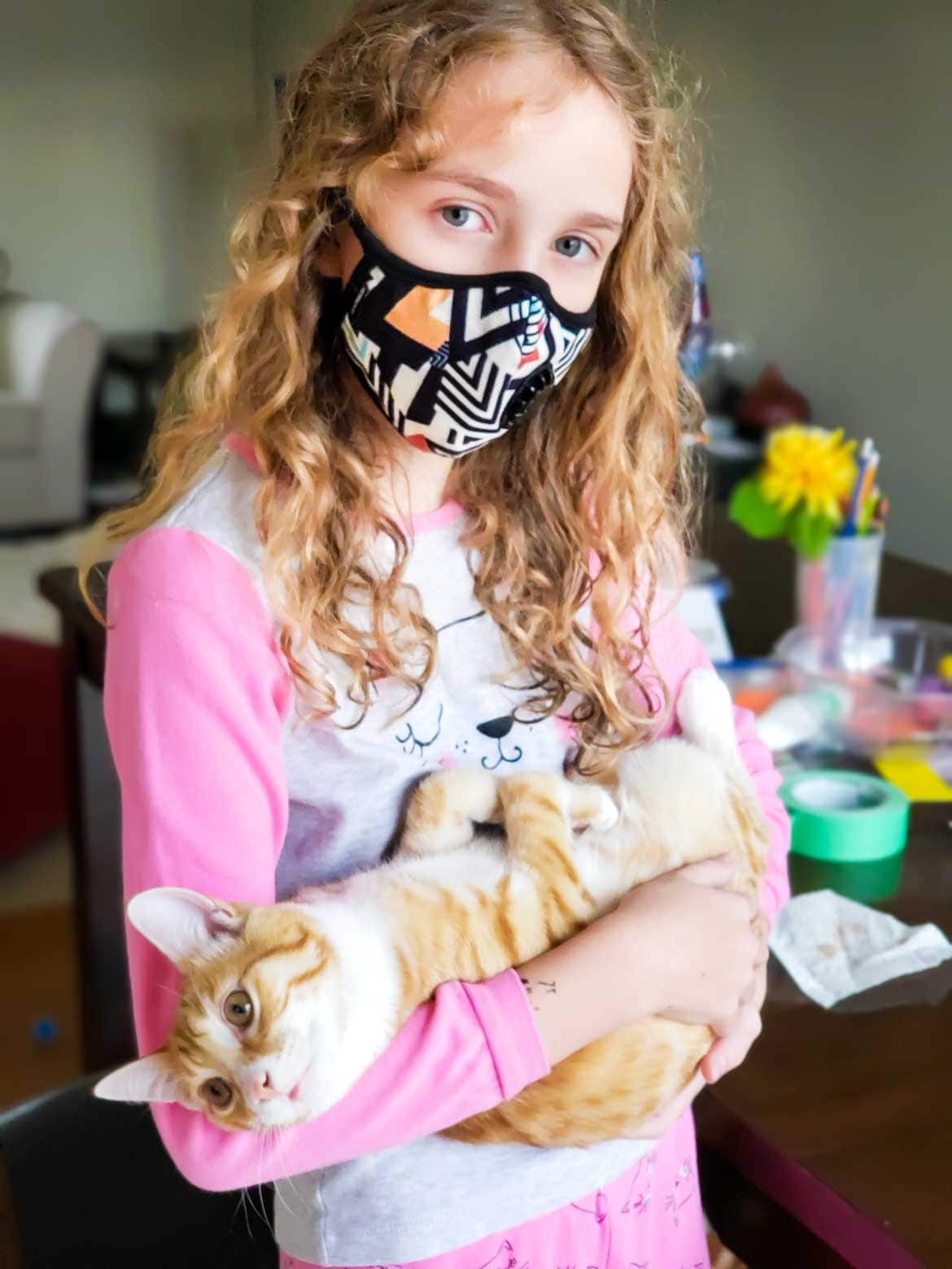 Vogmask medium geometry N99 child with cat