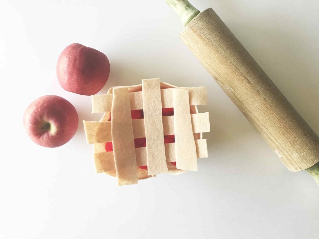 Felt Apple Pie Craft from The Best Ideas for Kids