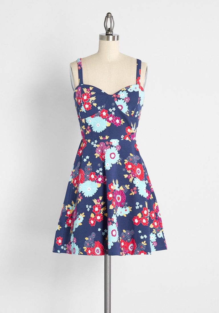 15 Flattering Summer Dresses for a Big Bust and Tummy That You Will Love