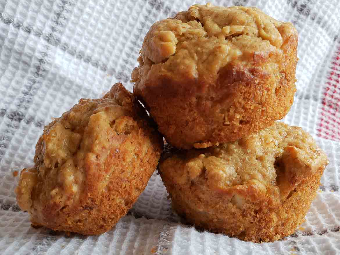 Sour Cream Apple Muffins with applesauce and cinnamon