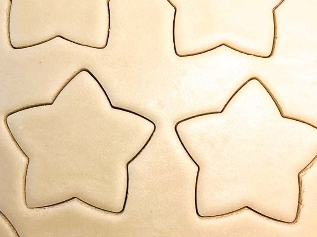 making 4th of July sugar cookies