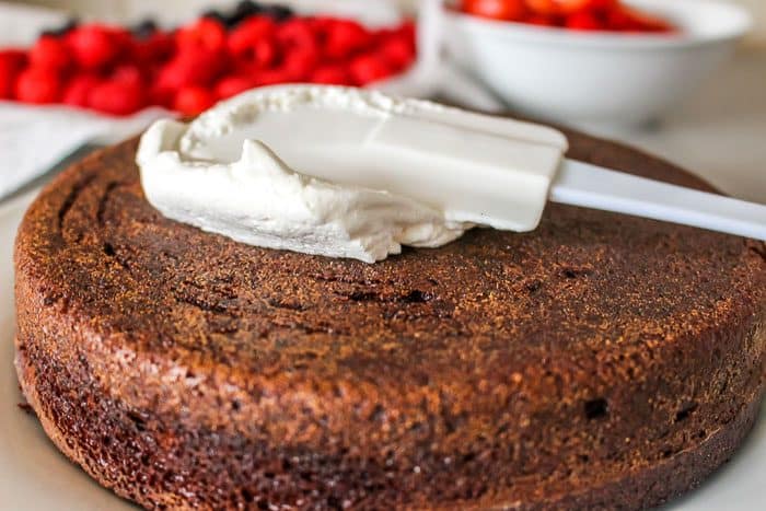 how to frost a cake with whipped cream