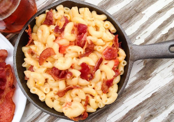 Easy Skillet Beer Bacon Mac and Cheese in skillet