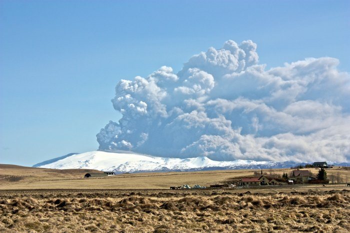 Eyjafjallajökull erruption by Bjarki Sigursveinsson on Flickr