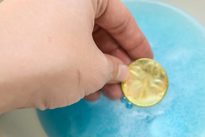Fizzing Treasure Rocks gold inside! Stem experiment for kids