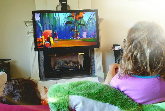 Kids watching Beatbugs on Netflix 700